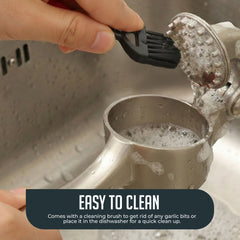 Garlic Press Set, Garlic Mincer with Silicone Peeler and Cleaning Brush, Easy Squeeze Ergonomic Handle, Rust Proof & Dishwasher Safe Garlic Crusher